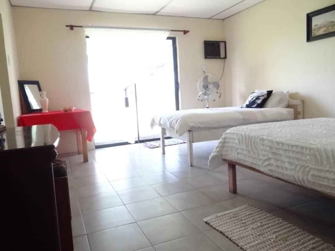 Bambi Lodge Grootfontein Buitenkant foto