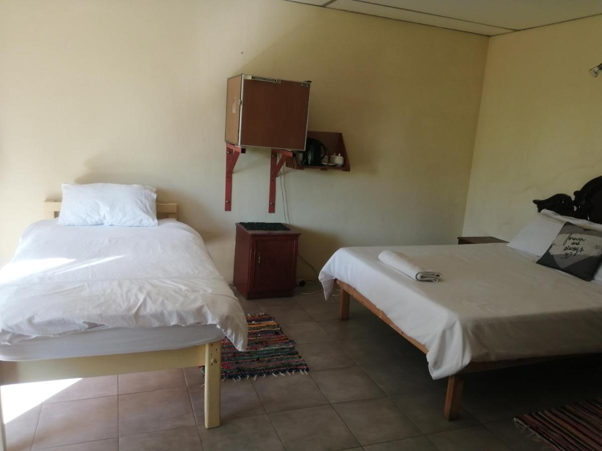 Bambi Lodge Grootfontein Buitenkant foto