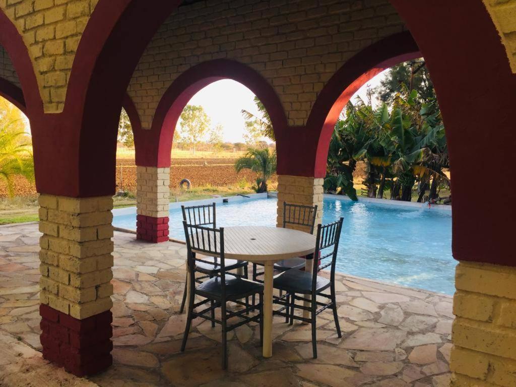 Bambi Lodge Grootfontein Buitenkant foto