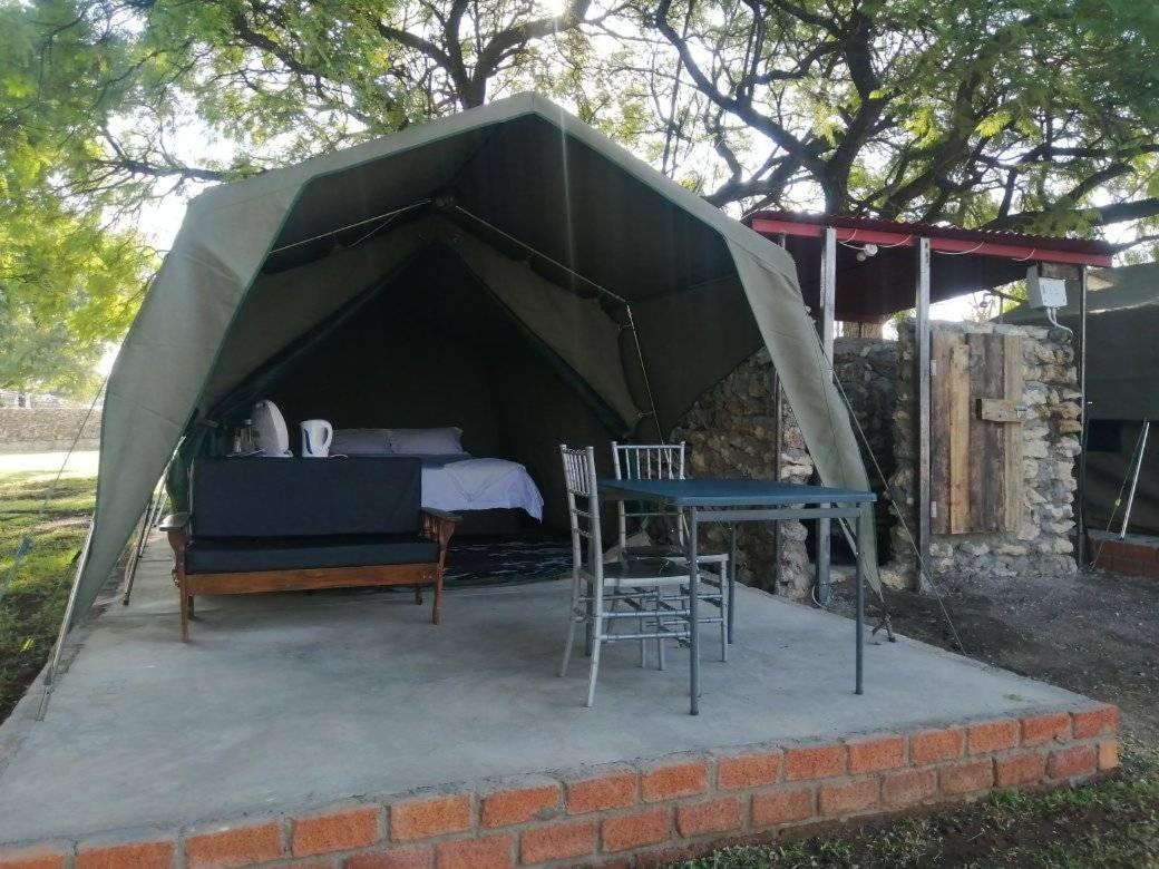 Bambi Lodge Grootfontein Buitenkant foto